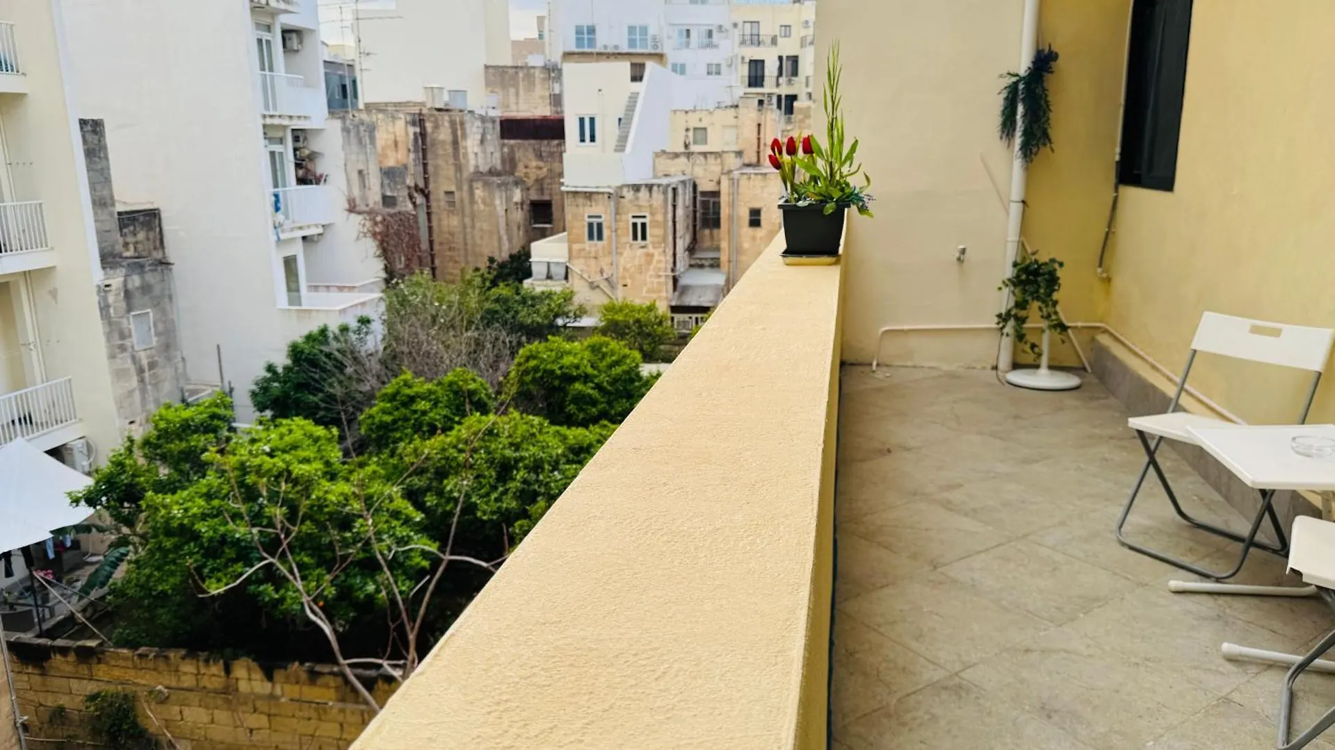 Sunny Apartment Gzira